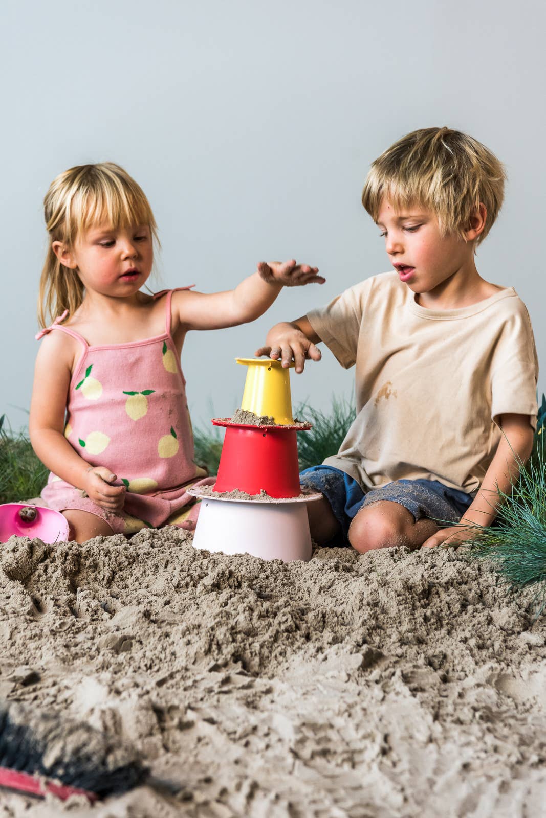Quut Toys - Quut Alto - Sandcastle builder. Beach and Sand Toy.